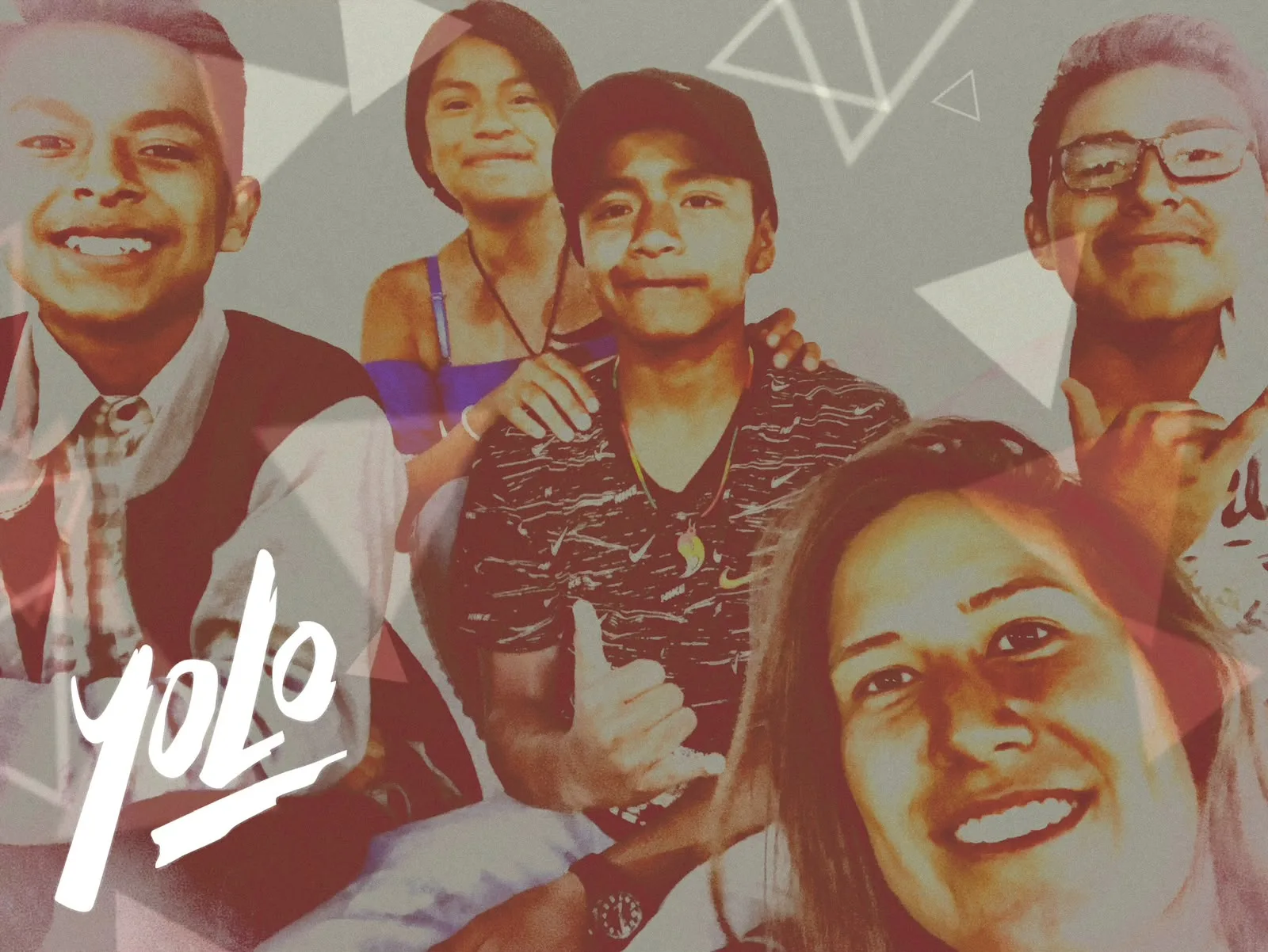 Jóvenes de Lobitos con ponchos de colores